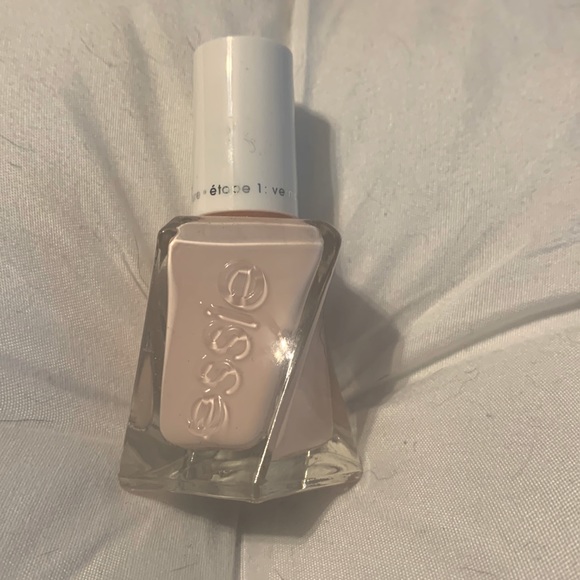 Essie Gel Couture - Matter of Fiction - Picture 1 of 3